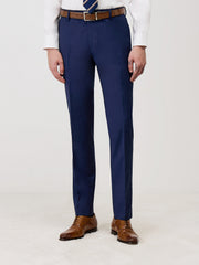 Pantalon regular bleu indigo — vue de face. Soniel Paris.