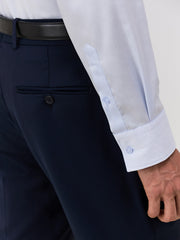 Pantalon coupe droite bleu marine — gros plan poche arrière et passants