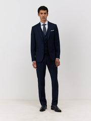 Pantalon coupe droite bleu marine — vue portée en pied, avec veste et gilet