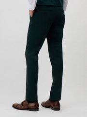 Pantalon coupe classique vert bouteille — vue portée de dos, cadrée aux jambes
