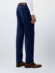 Pantalon regular bleu indigo — vue portée de profil, en pied