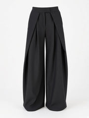 Pantalon large noir à plis, pièce seule, vue de face