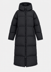 Parka longue noire matelassée à capuche, pièce isolée de face