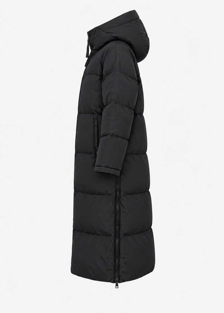 Parka longue noire matelassée à capuche, pièce isolée de profil