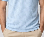 polo homme texture vague — détail de l’ourlet. Soniel Paris.
