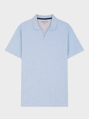 Polo slim maille bleu ciel — pièce isolée, vue de face