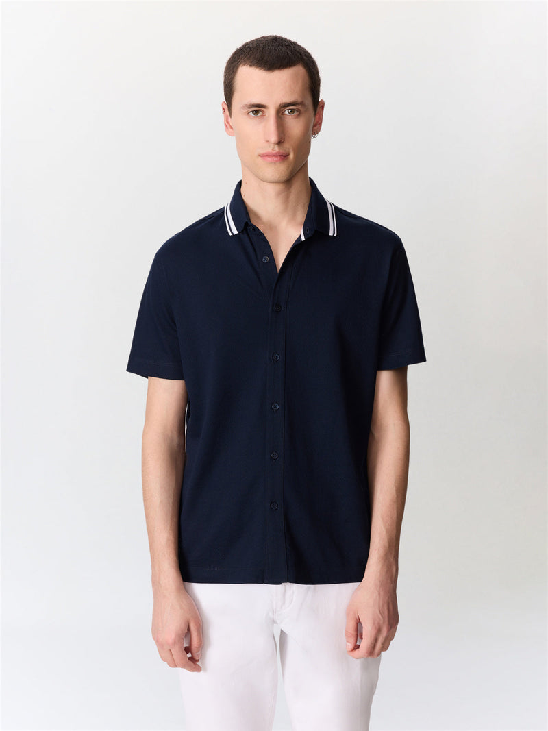 Polo maille bleu marine — vue portée de face