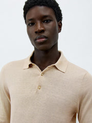 Polo coton soie beige — gros plan col et patte de boutonnage