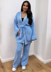 Ensemble cardigan kaki bleu clair — vue portée en pied, version bleu clair, de face