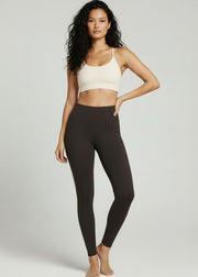 Legging sculptant brun foncé, vue portée de face