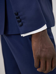 Smoking slim bleu indigo — détail boutons de manche