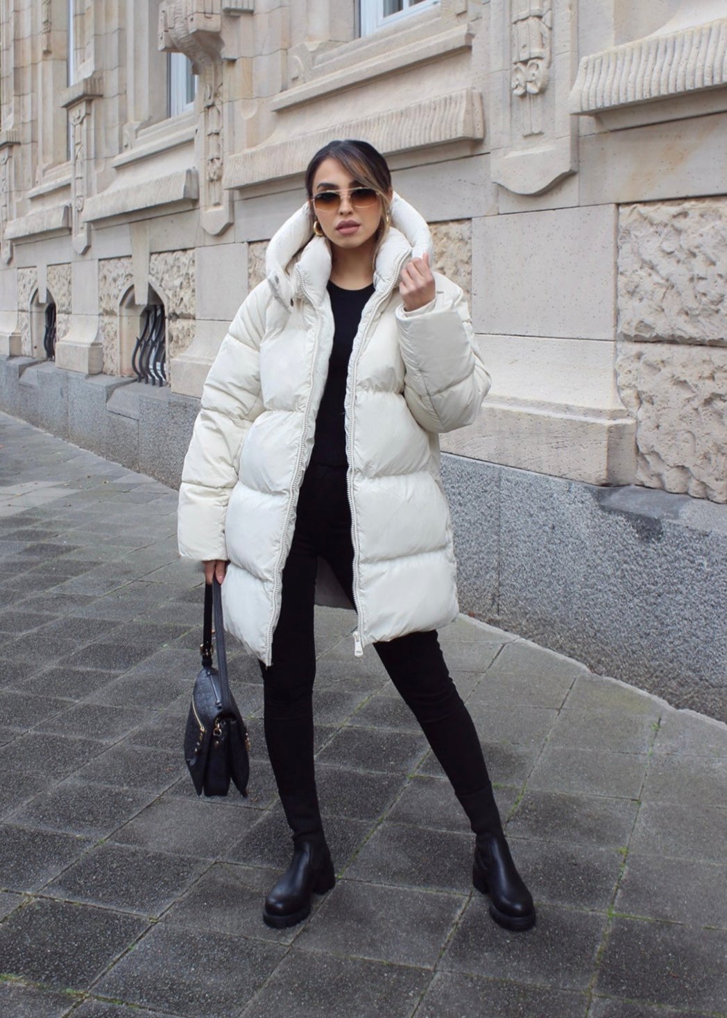 Veste matelassée beige clair à capuche, vue portée de face