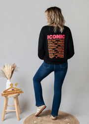 Sweat fin en molleton porté par une femme, vue de dos, tabouret, jean flare