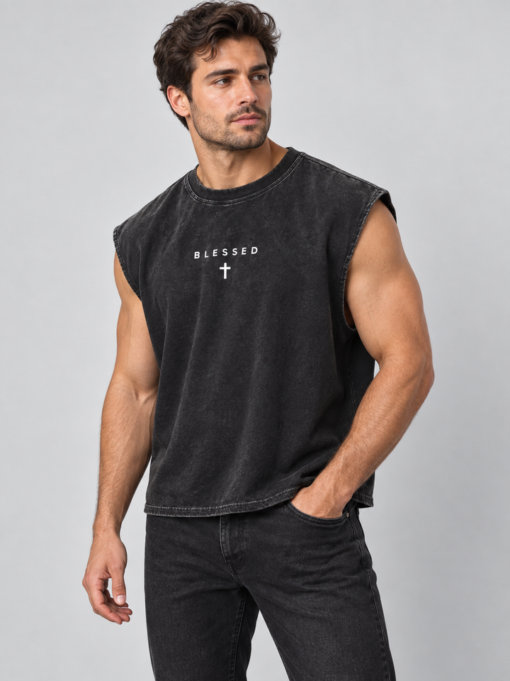 T-shirt sans manches noir imprimé BLESSED, vue portée de trois quarts