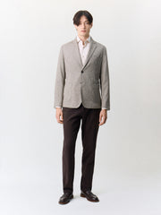 Veste regular marron — vue portée de face, plan large