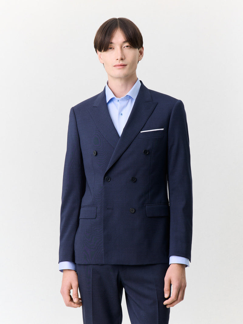 Veste costume croisée bleu marine — vue portée en pied, de face