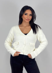 Cardigan à ligne nette blanc cassé — vue portée de face, portrait