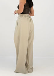 Pantalon large à plis beige, vue de dos